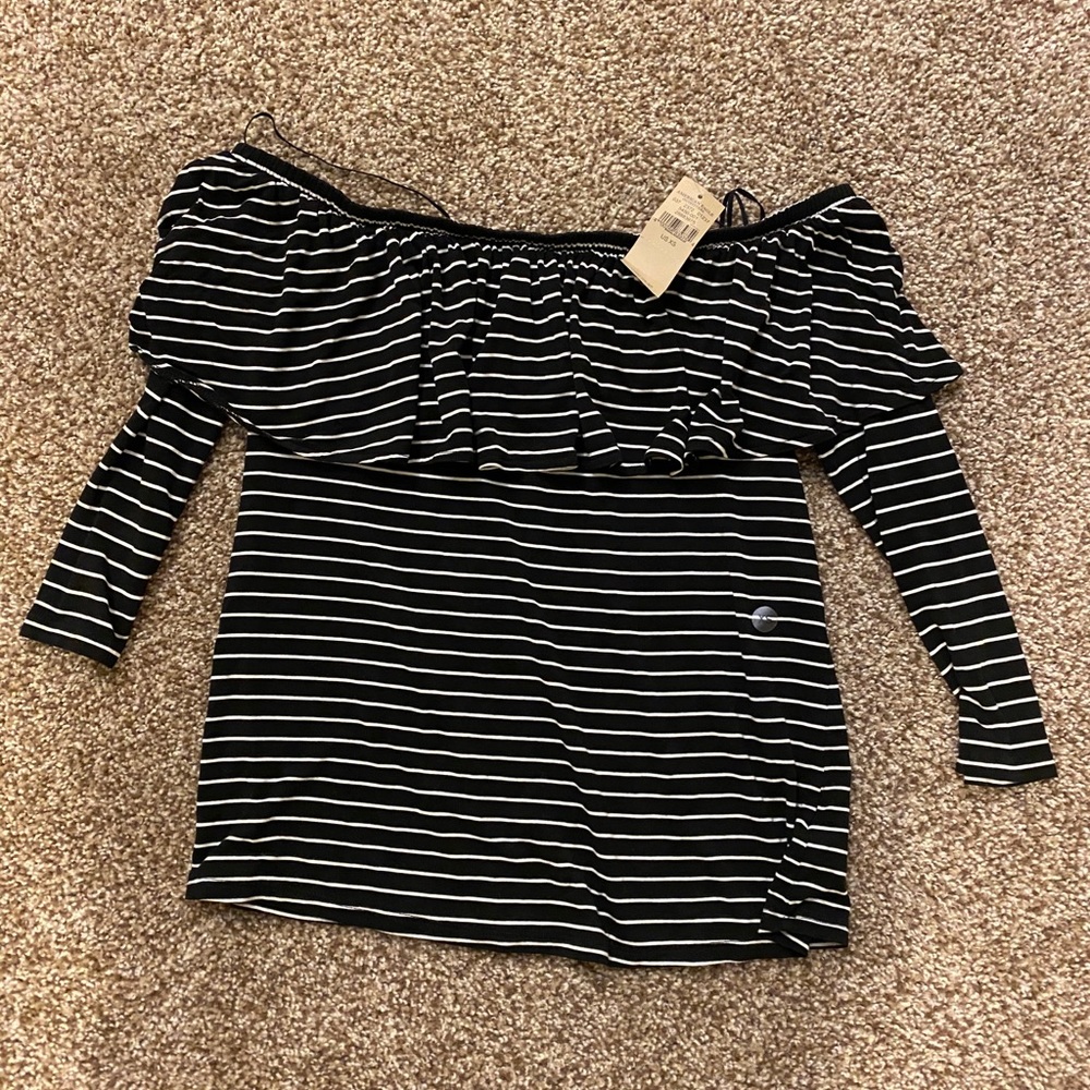 Black and White A&E Top